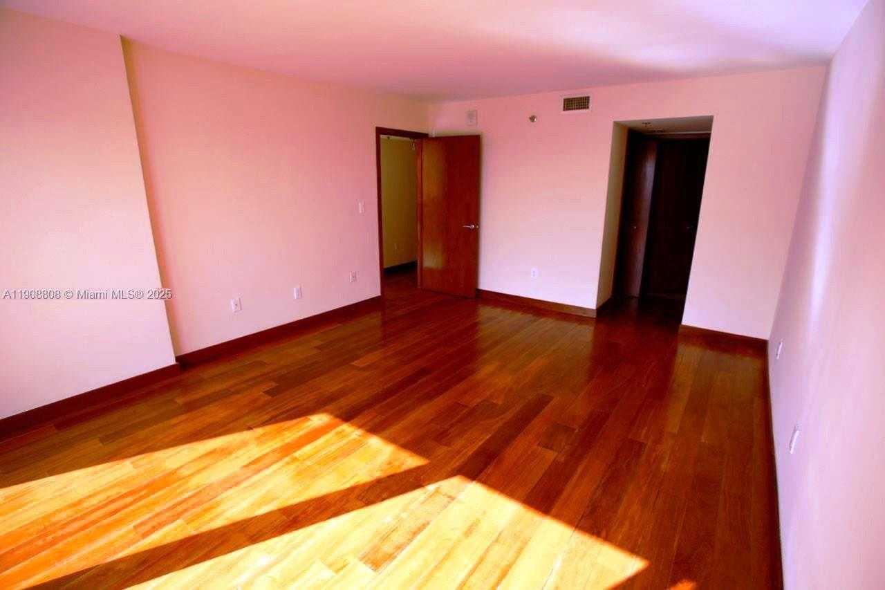 Small Image of 801 NORTH VENETIAN DR #1106, Miami Number 21