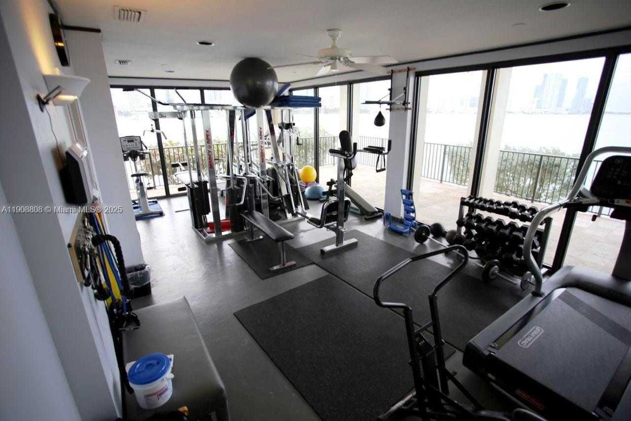 Small Image of 801 NORTH VENETIAN DR #1106, Miami Number 27