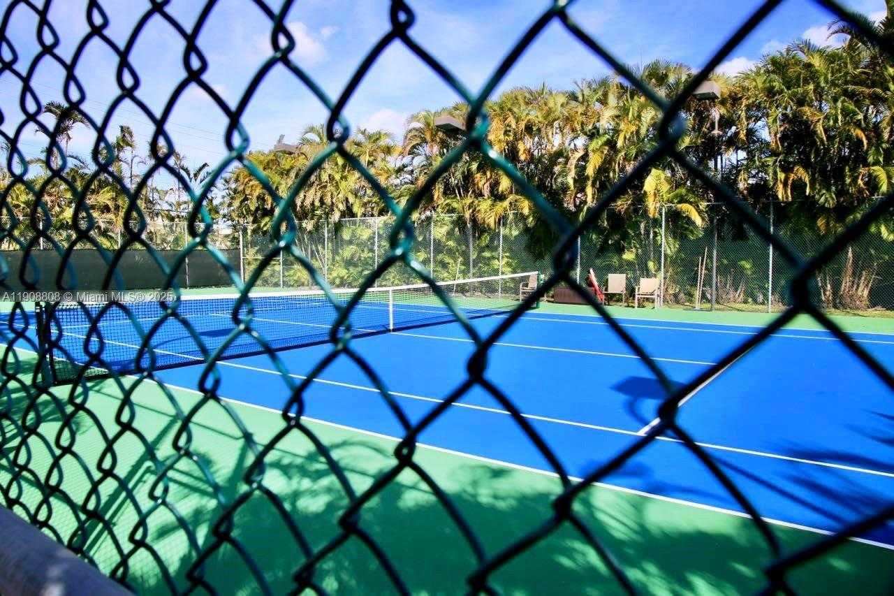 Small Image of 801 NORTH VENETIAN DR #1106, Miami Number 29