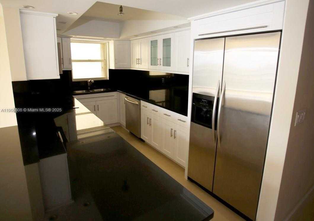 Small Image of 801 NORTH VENETIAN DR #1106, Miami Number 5