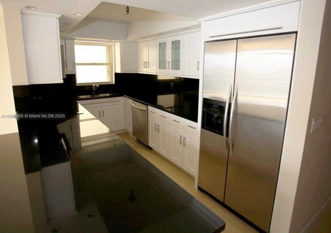 Small Image of 801 NORTH VENETIAN DR #1106, Miami Number 6