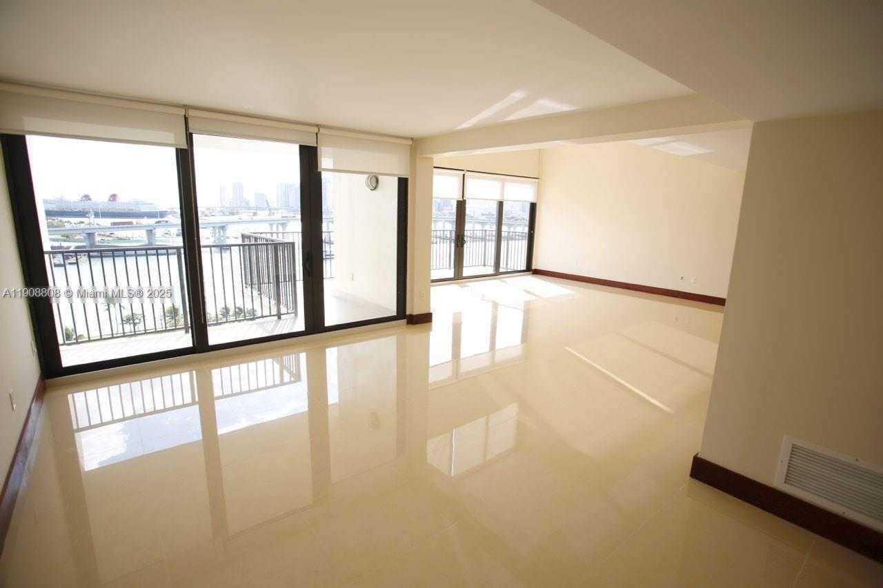 Small Image of 801 NORTH VENETIAN DR #1106, Miami Number 8