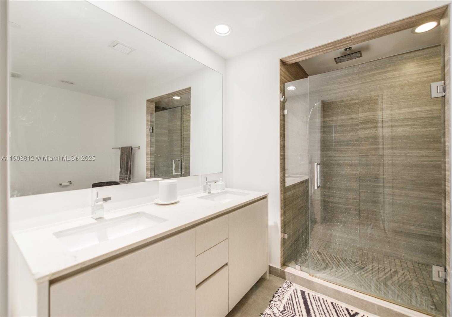 Small Image of 1010 BRICKELL AV #4203, Miami Number 14