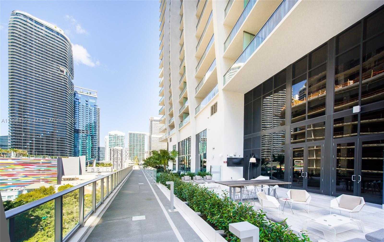Small Image of 1010 BRICKELL AV #4203, Miami Number 40
