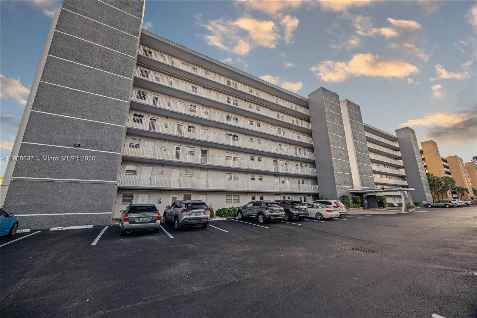 Small Image of 619 NORTH EAST 14TH AVE #304, Hallandale Beach Number 1