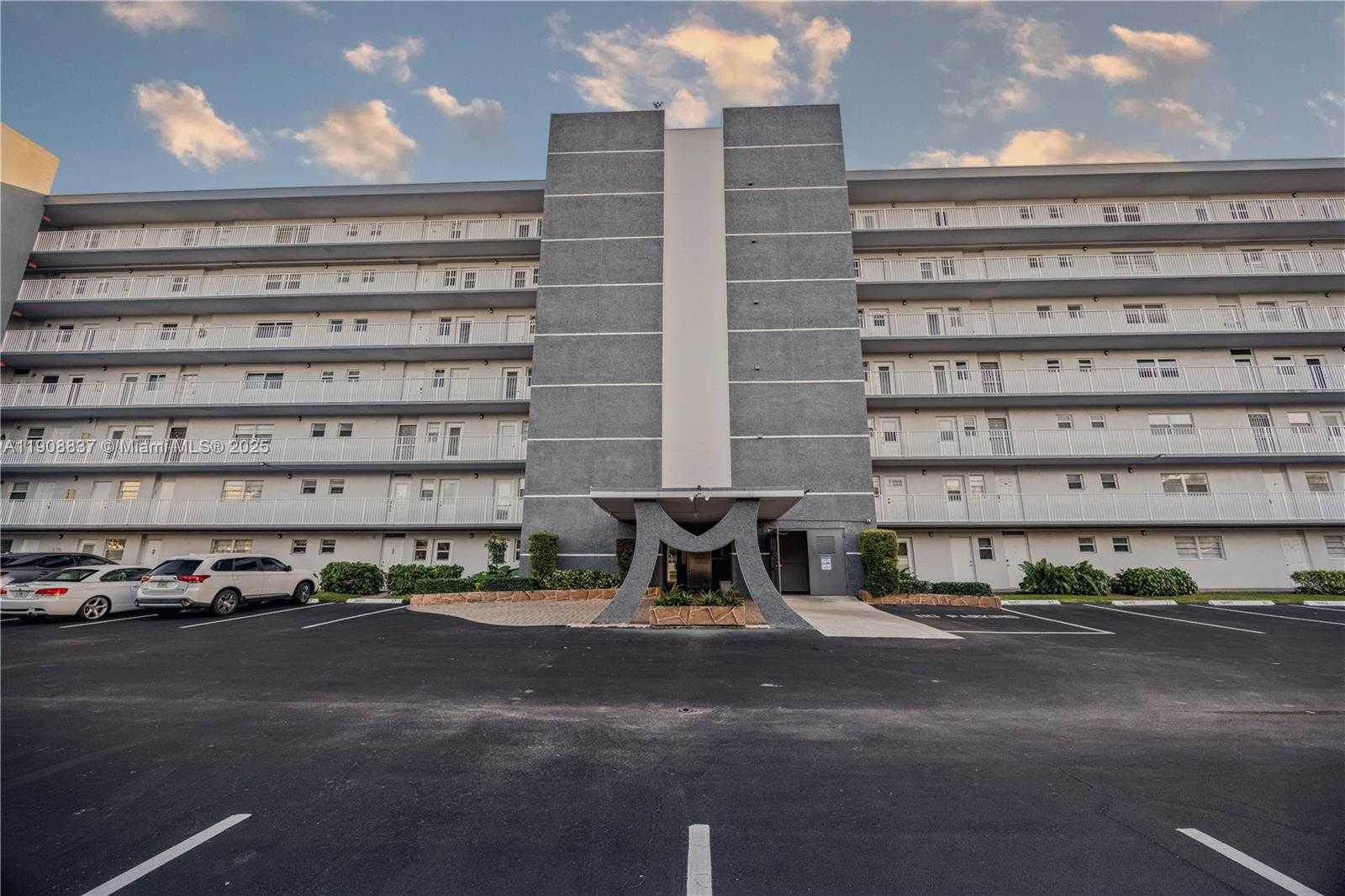 Small Image of 619 NORTH EAST 14TH AVE #304, Hallandale Beach Number 2