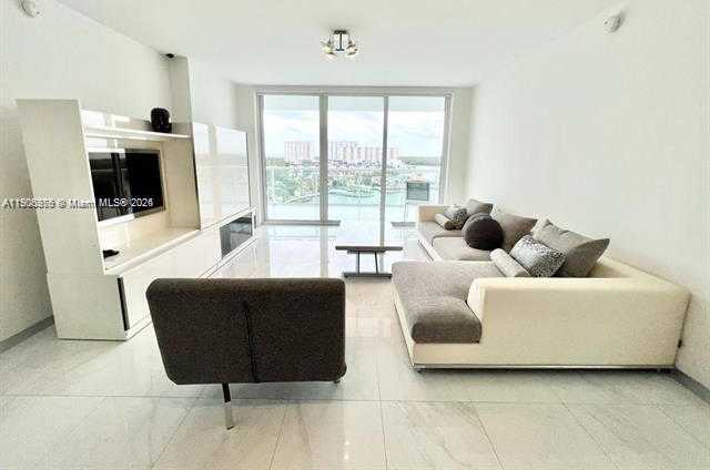 Imagen de Pequeño Objeto