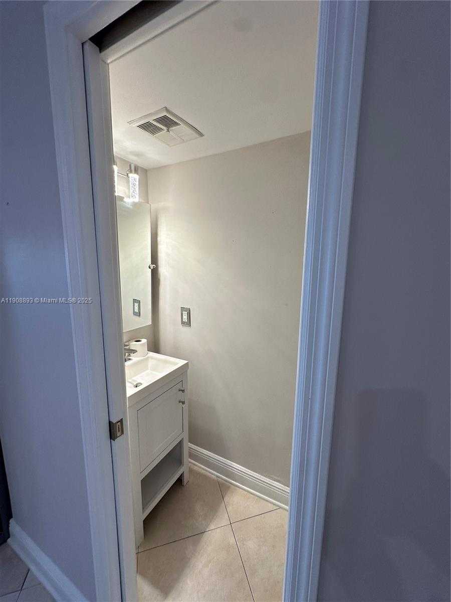 Small Image of Miami Number 13