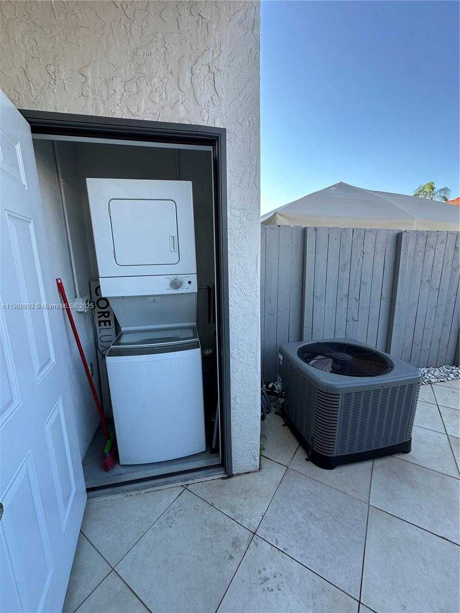 Small Image of Miami Number 15