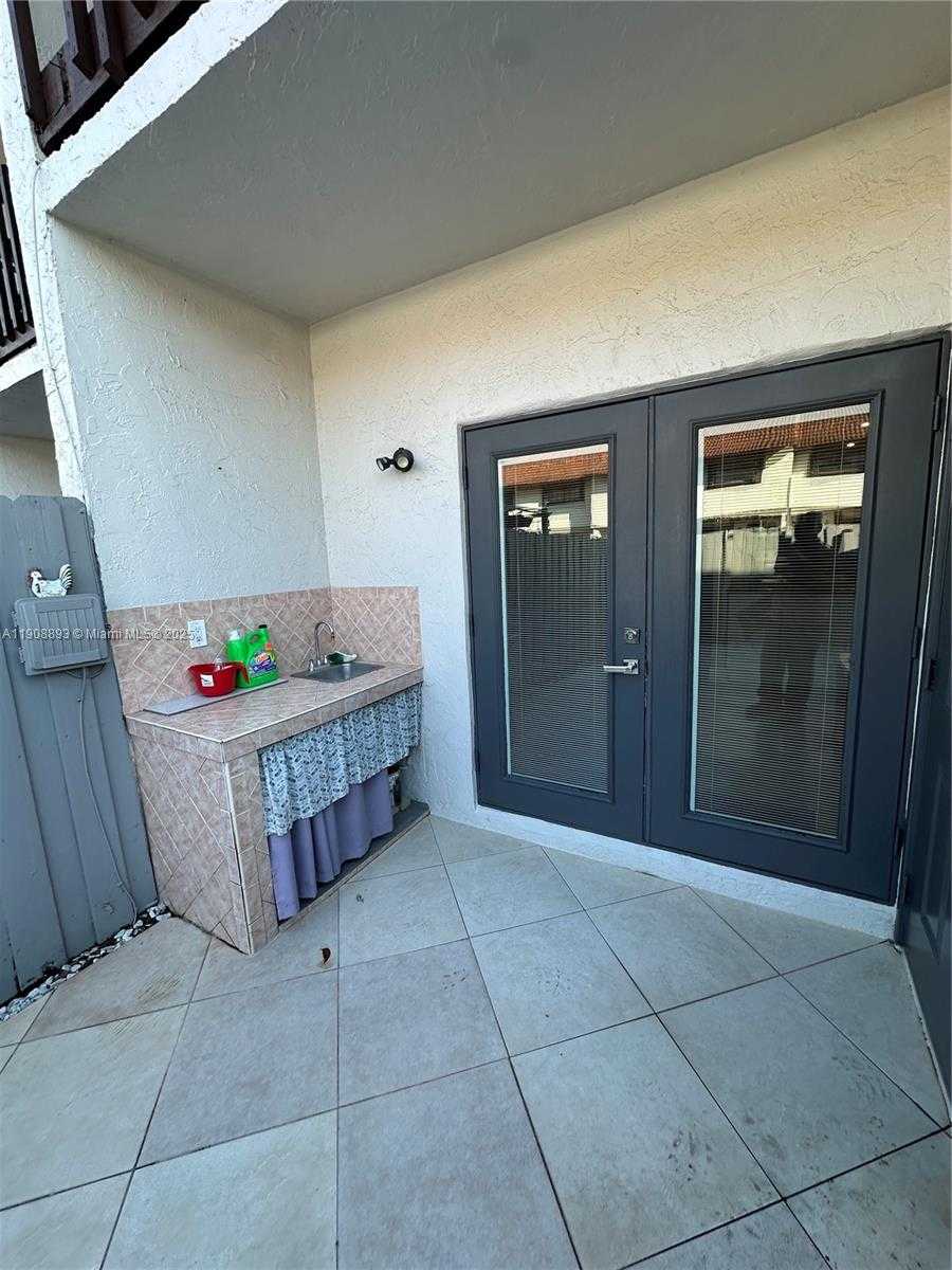 Small Image of Miami Number 16