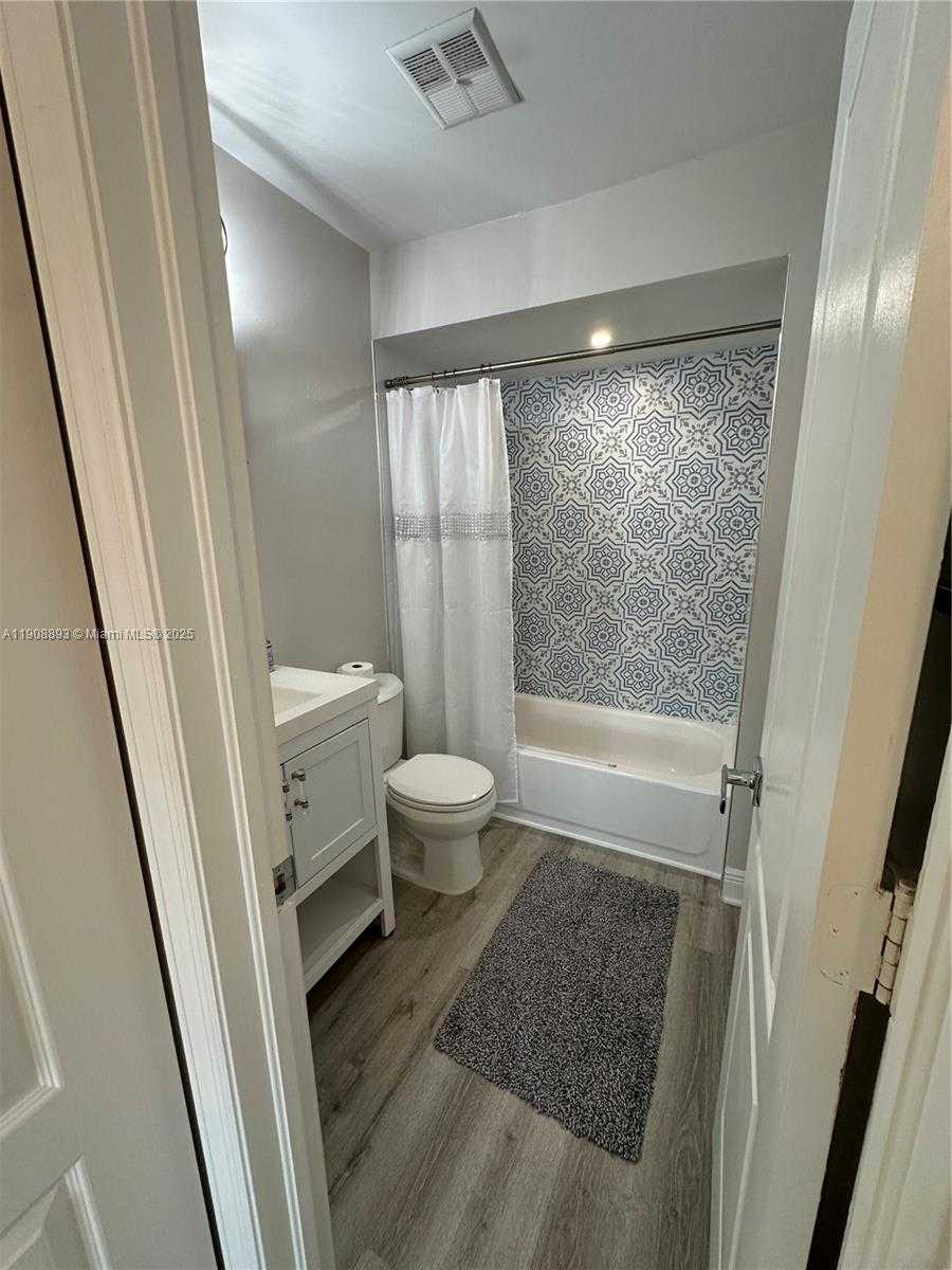 Small Image of Miami Number 19