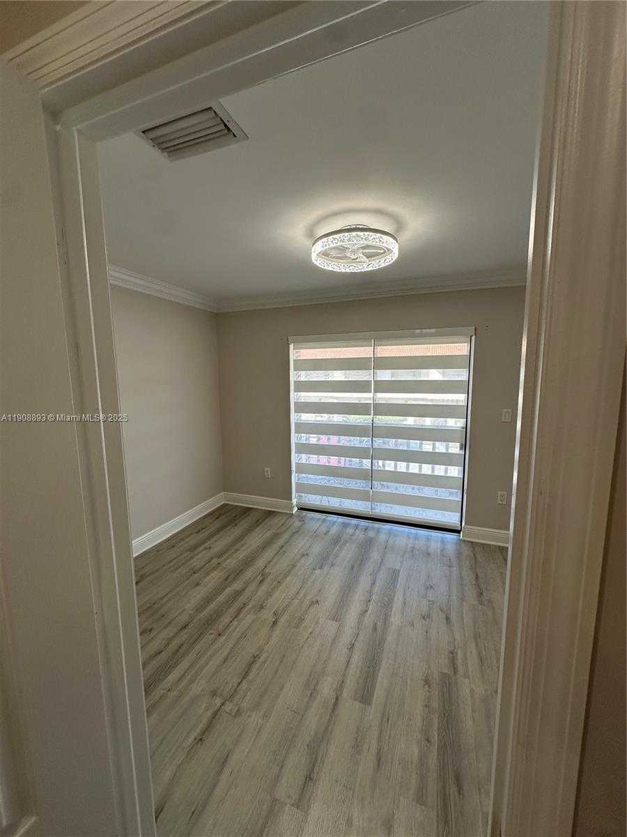 Small Image of Miami Number 20