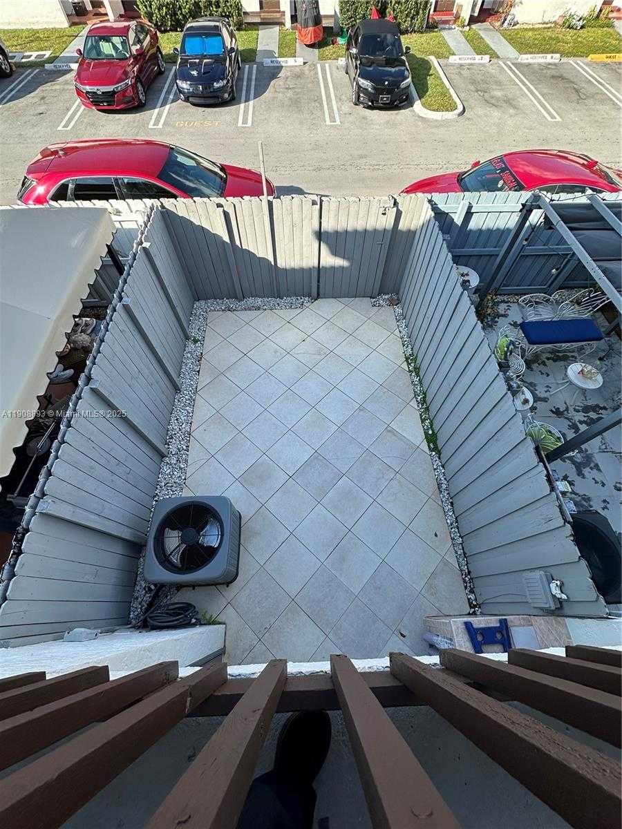 Small Image of Miami Number 22