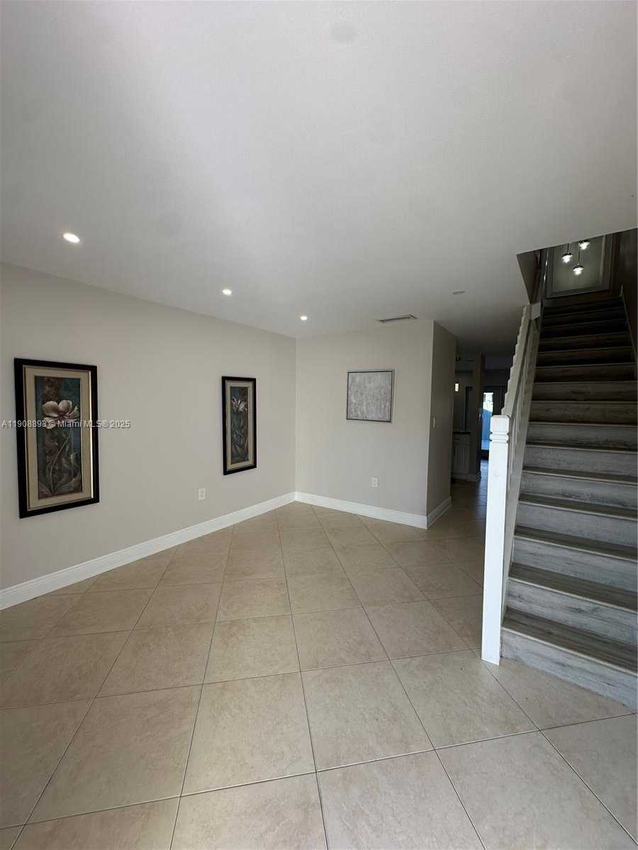 Small Image of Miami Number 5