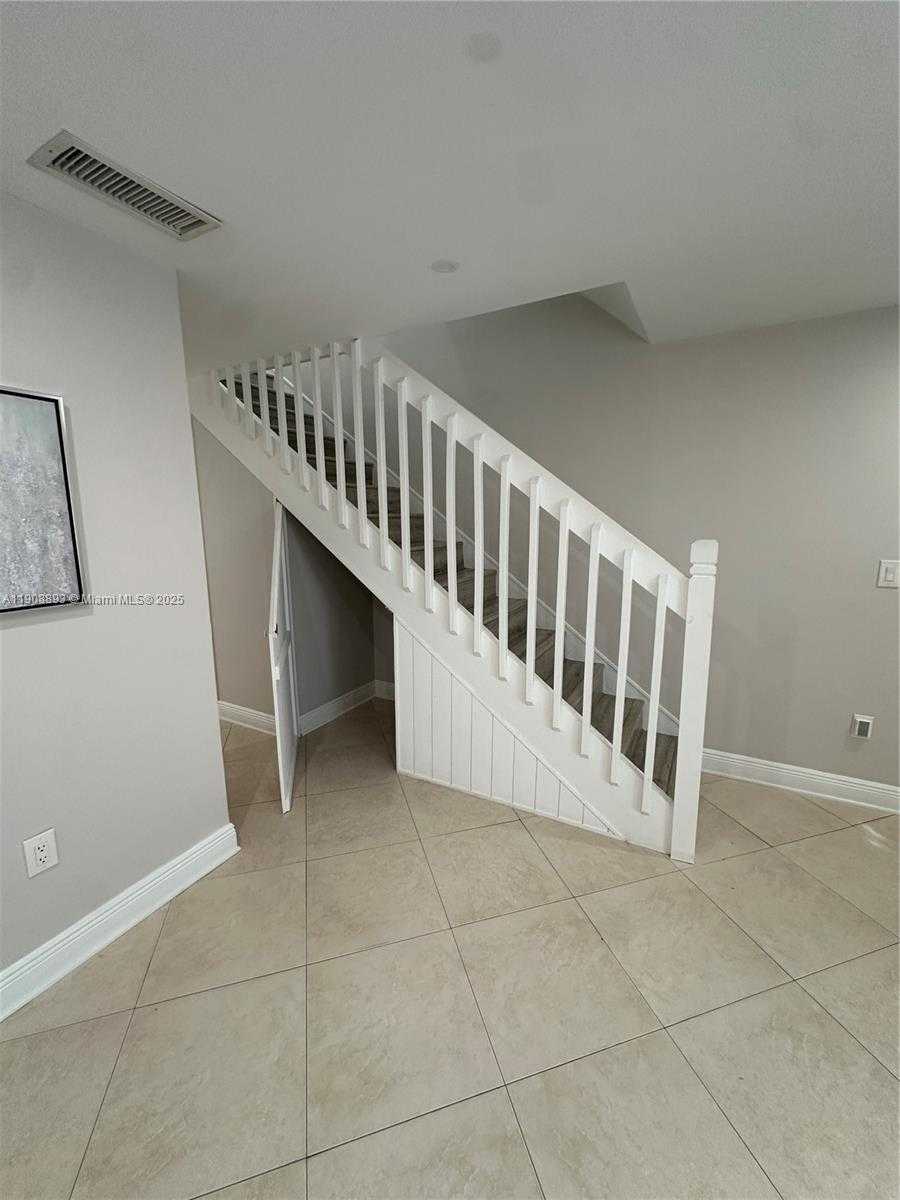 Small Image of Miami Number 7