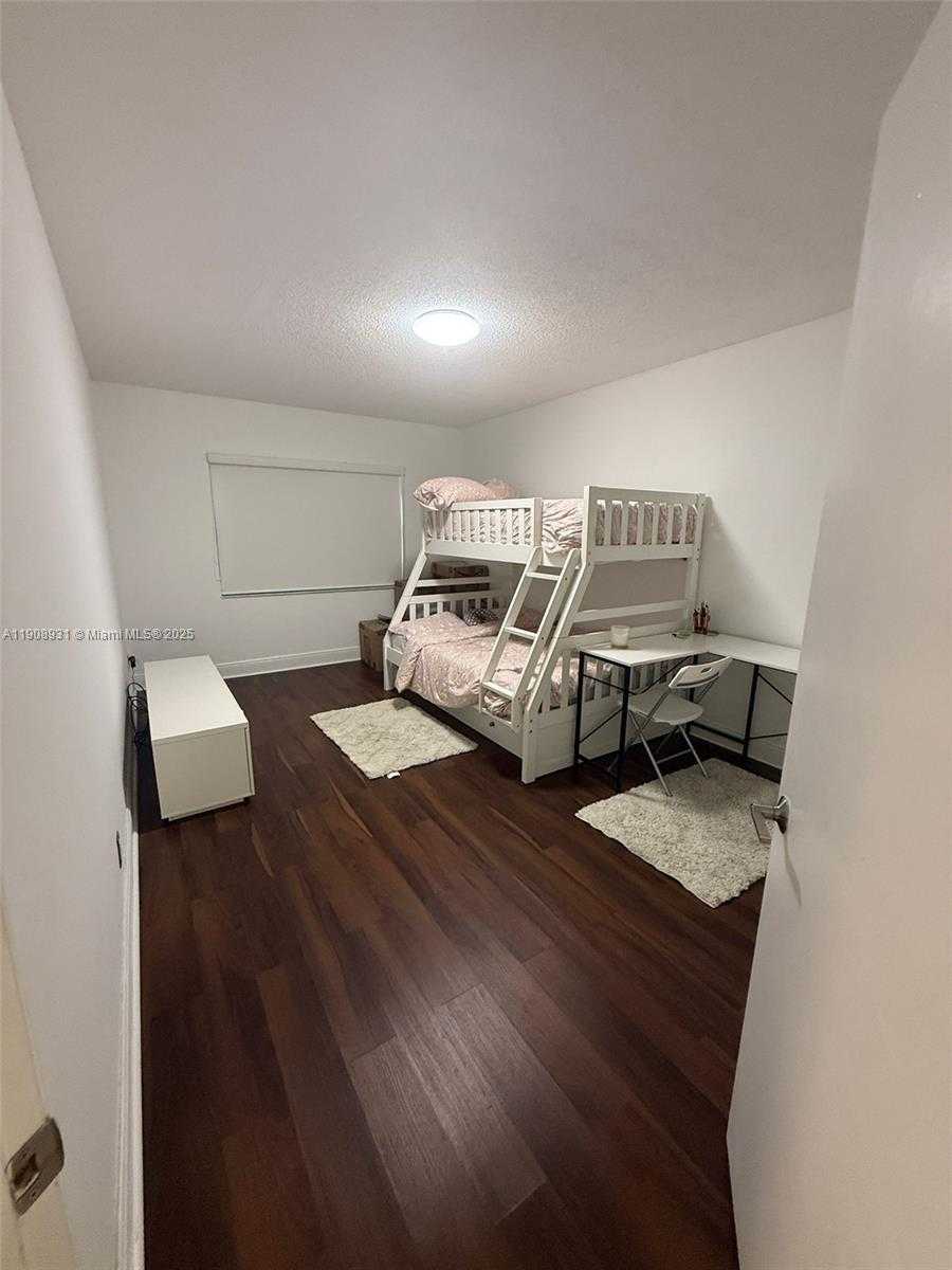 Small Image of 8290 LAKE DR #514, Doral Number 12