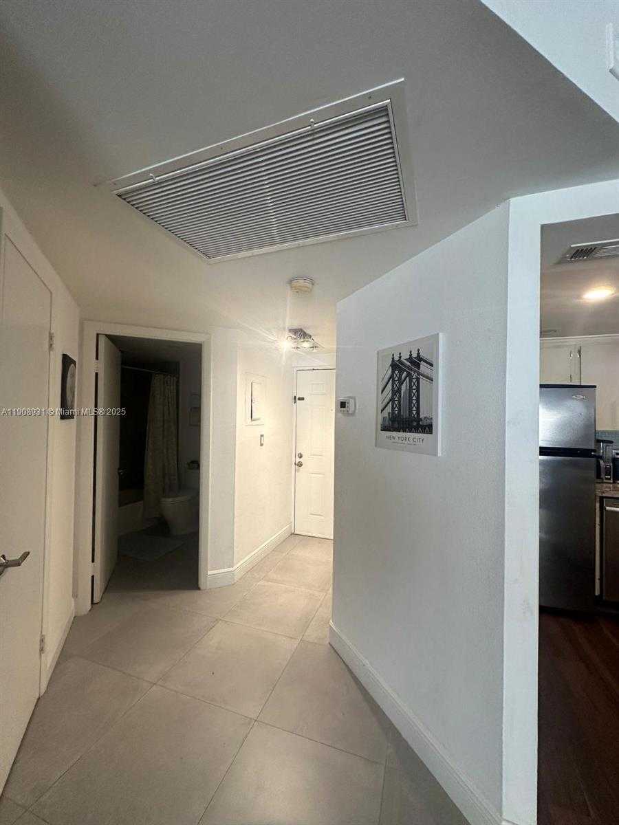 Small Image of 8290 LAKE DR #514, Doral Number 15