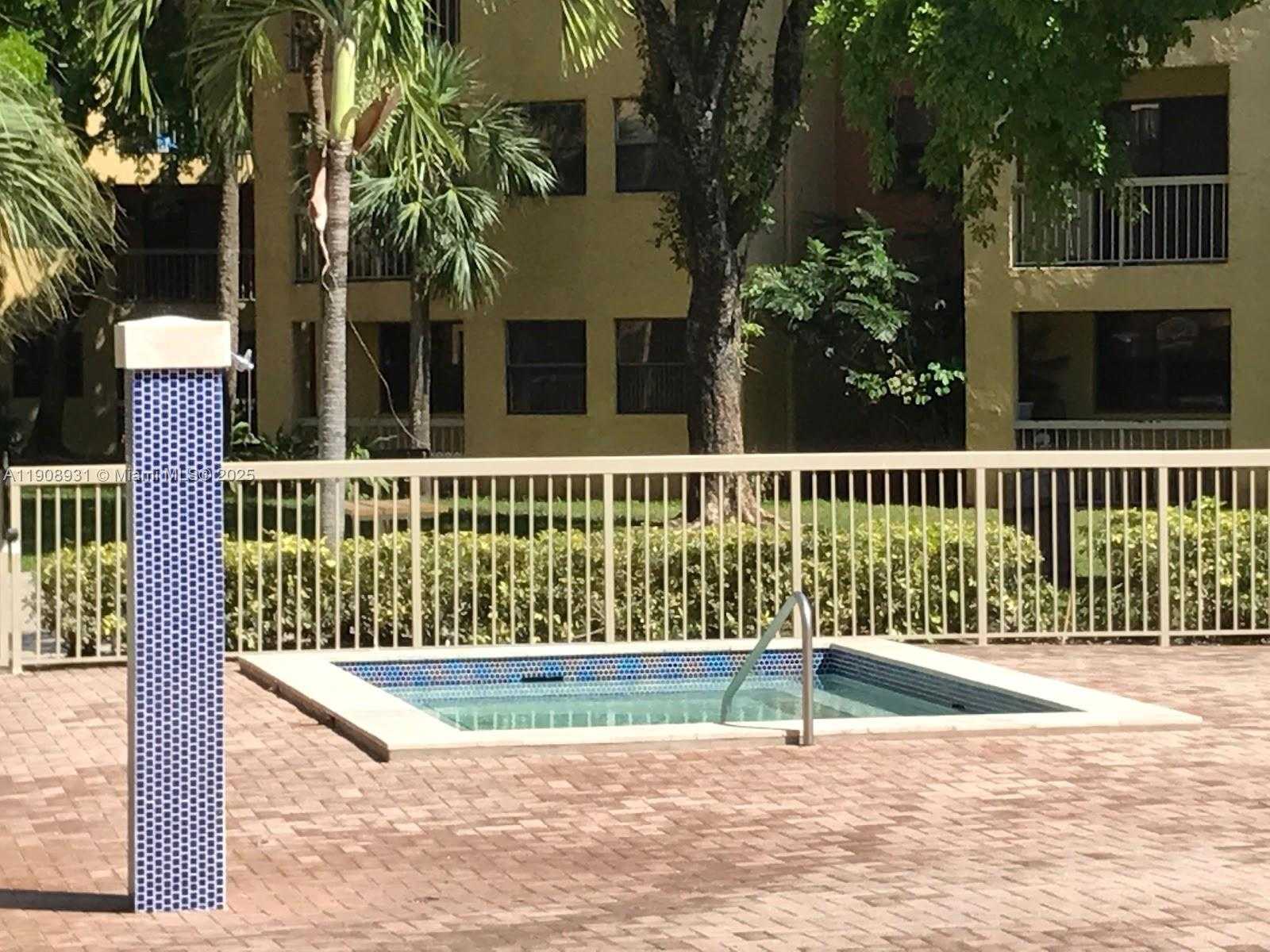 Small Image of 8290 LAKE DR #514, Doral Number 19