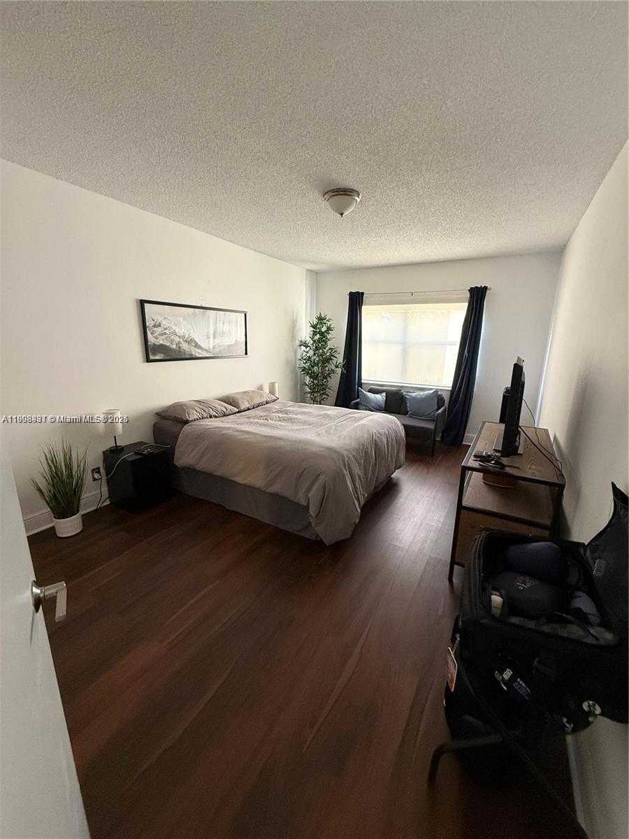 Small Image of 8290 LAKE DR #514, Doral Number 8