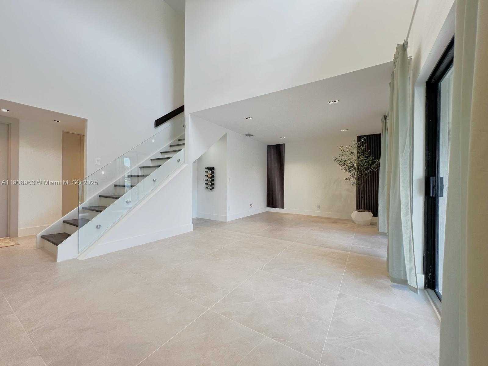 Small Image of 6243 NORTH WEST 171ST ST, Hialeah Number 11