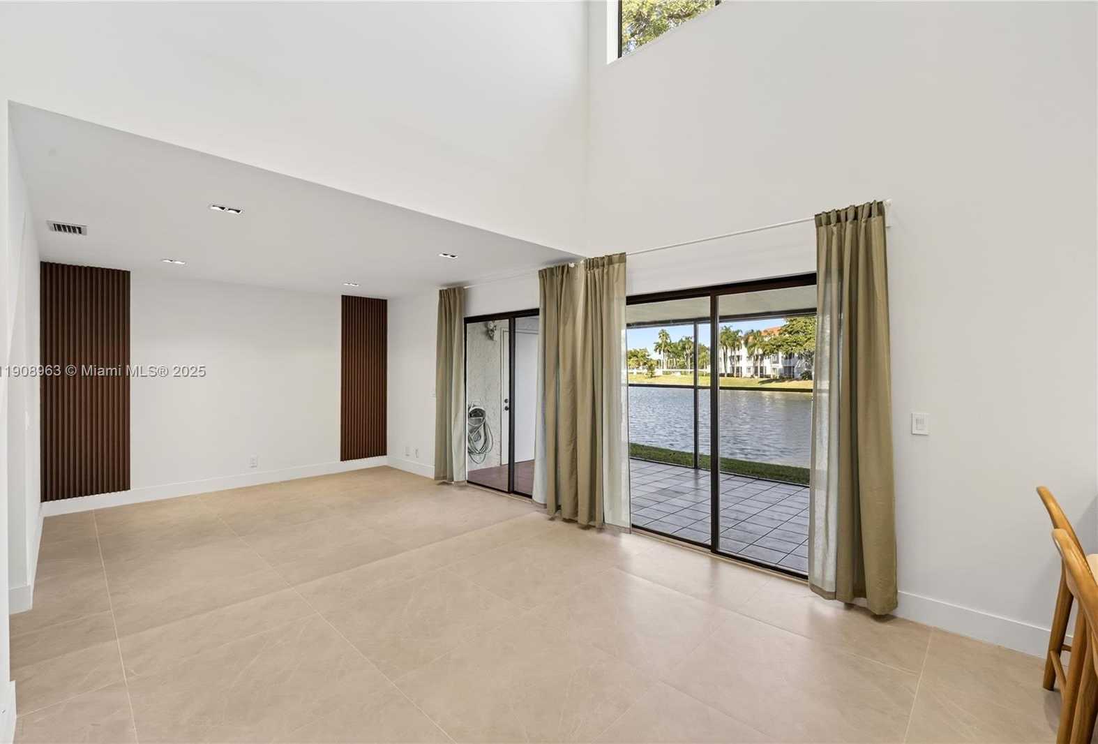 Small Image of 6243 NORTH WEST 171ST ST, Hialeah Number 12