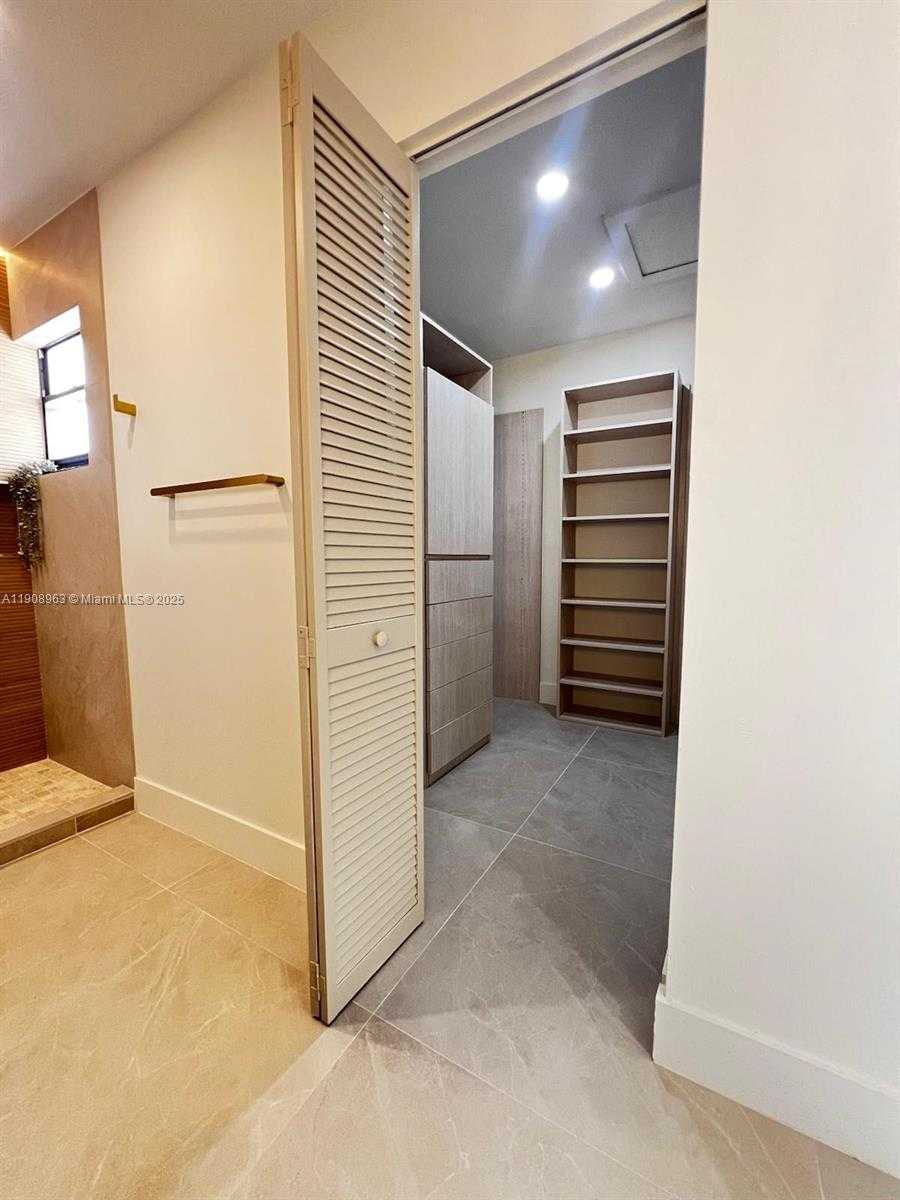 Small Image of 6243 NORTH WEST 171ST ST, Hialeah Number 16