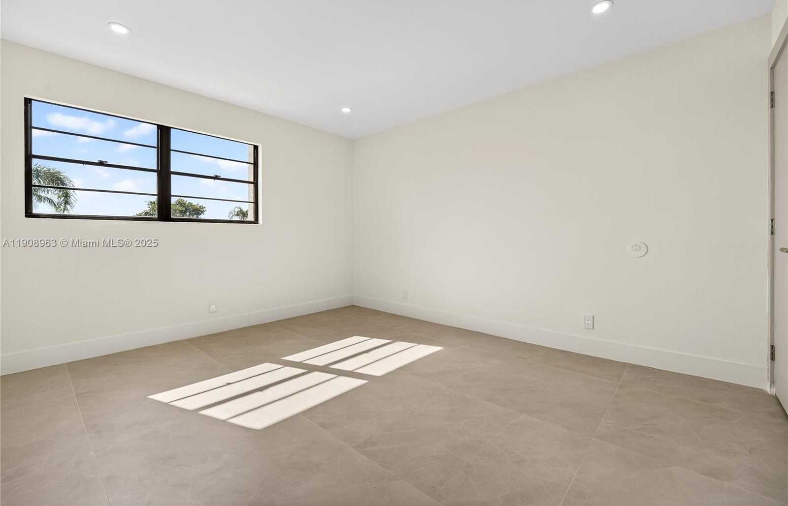 Small Image of 6243 NORTH WEST 171ST ST, Hialeah Number 17