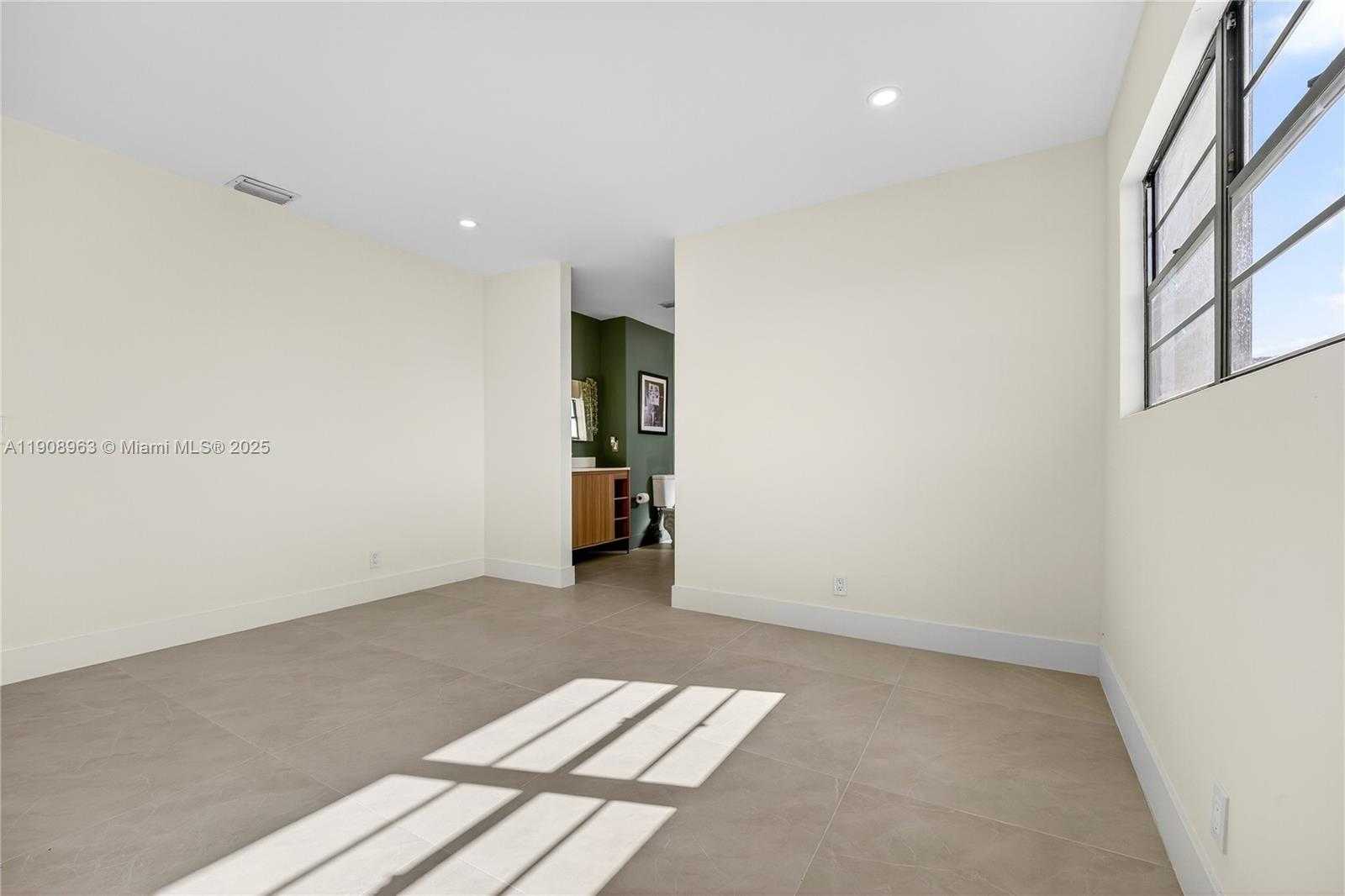 Small Image of 6243 NORTH WEST 171ST ST, Hialeah Number 20