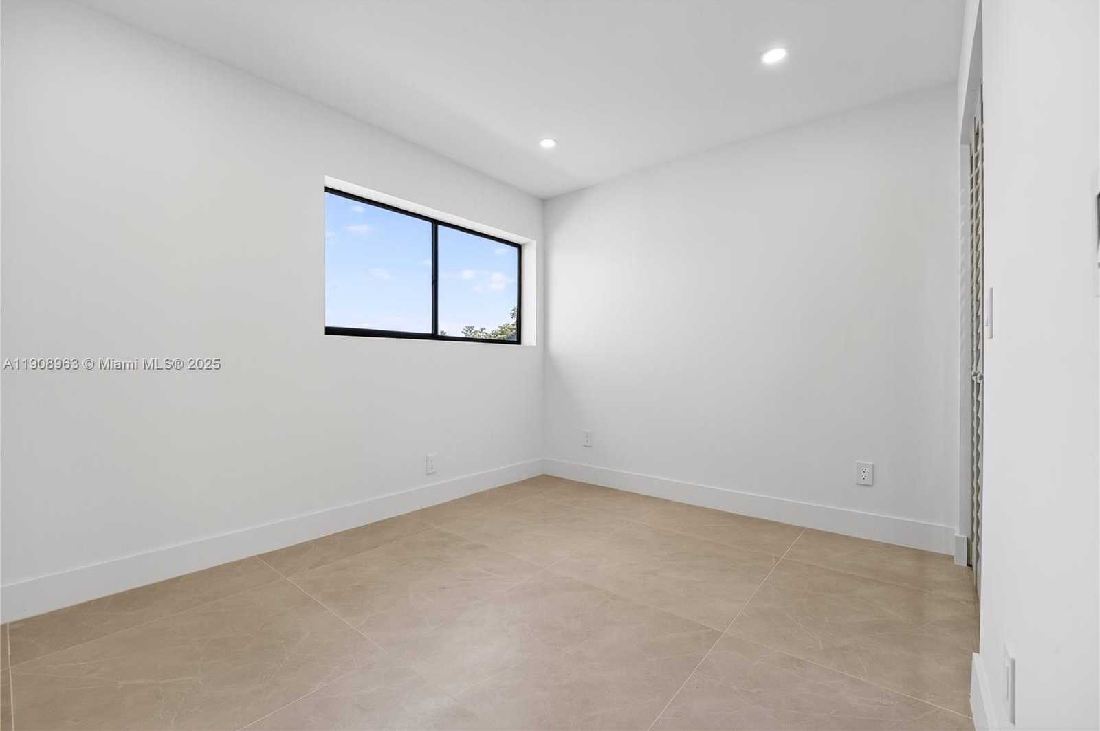 Small Image of 6243 NORTH WEST 171ST ST, Hialeah Number 21