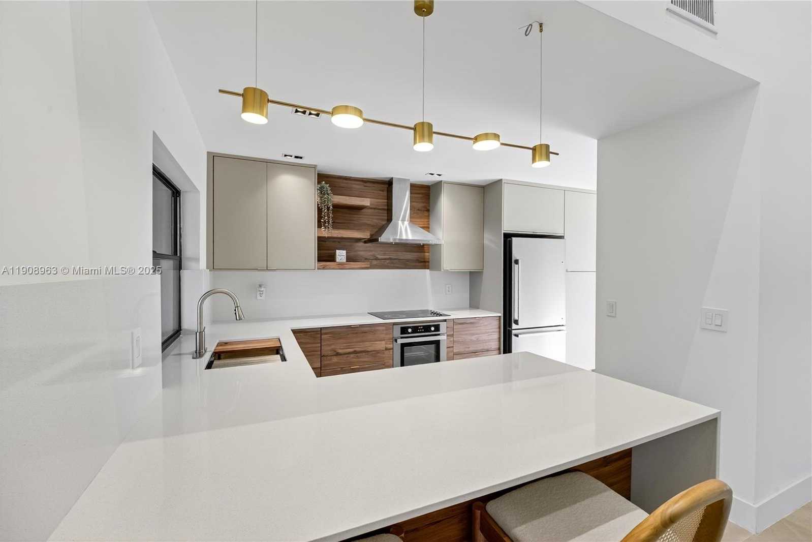 Small Image of 6243 NORTH WEST 171ST ST, Hialeah Number 4