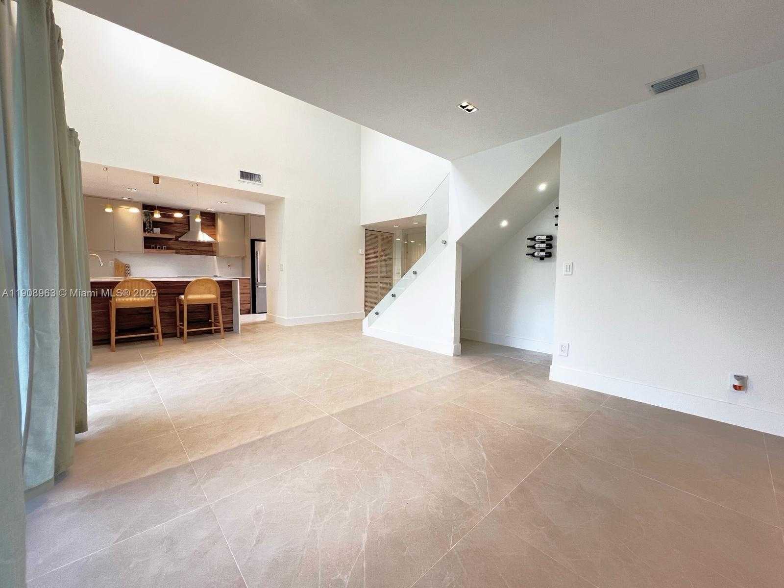 Small Image of 6243 NORTH WEST 171ST ST, Hialeah Number 5