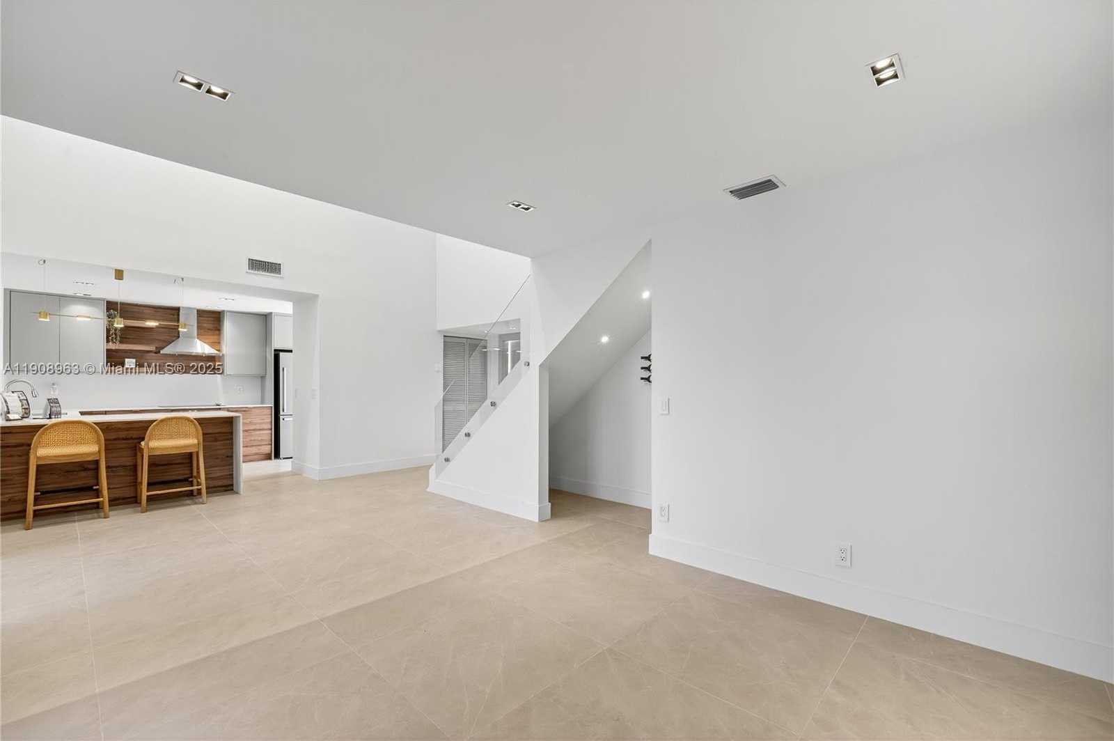 Small Image of 6243 NORTH WEST 171ST ST, Hialeah Number 7