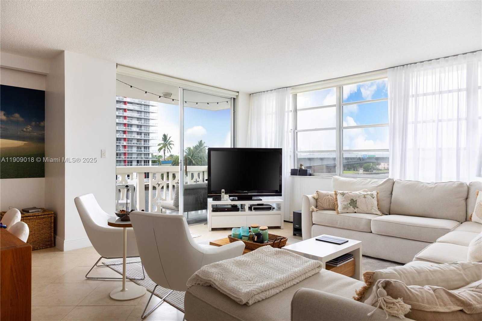 Small Image of 1817 SOUTH OCEAN DR #320, Hallandale Beach Number 3