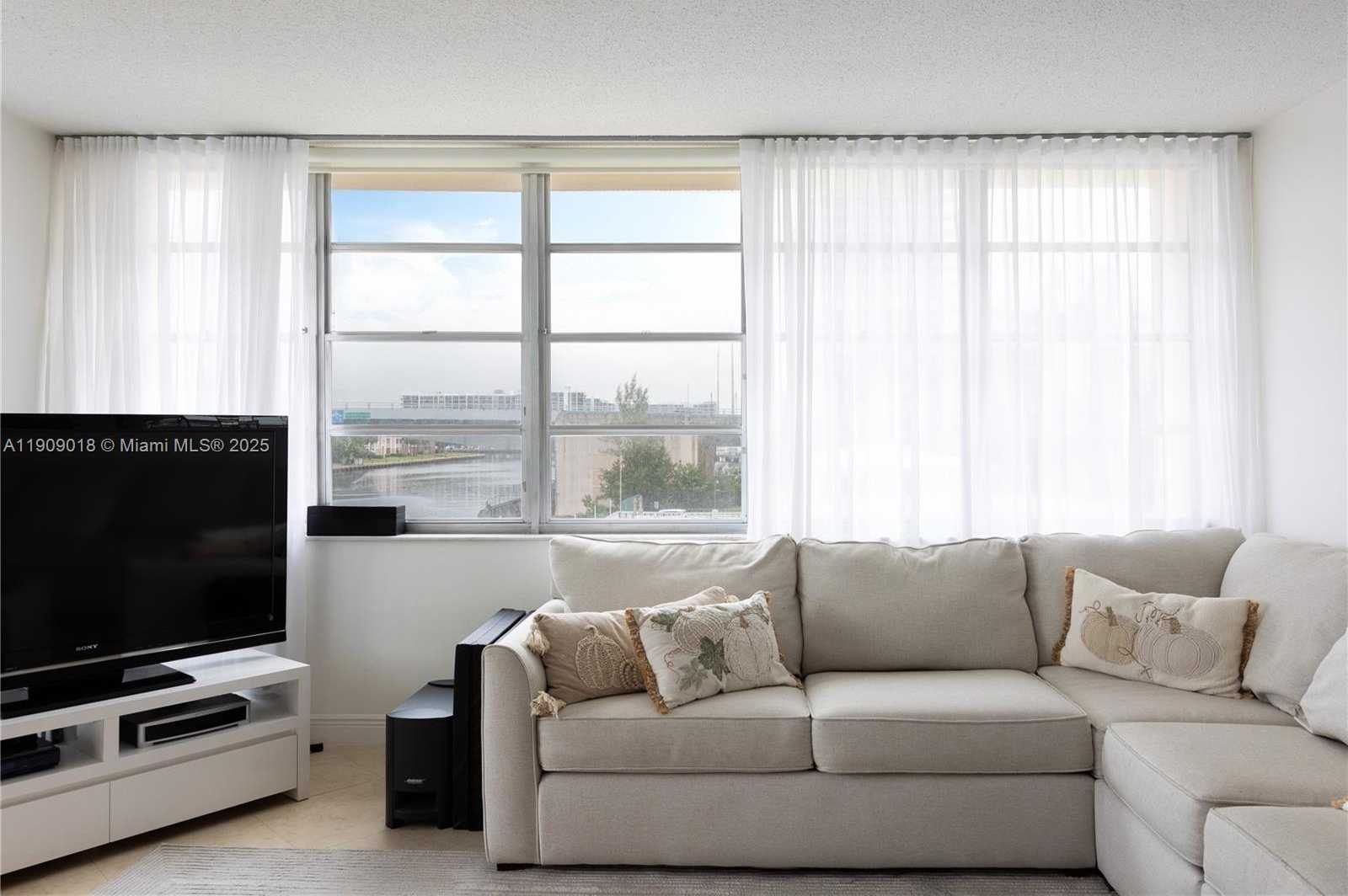 Small Image of 1817 SOUTH OCEAN DR #320, Hallandale Beach Number 6