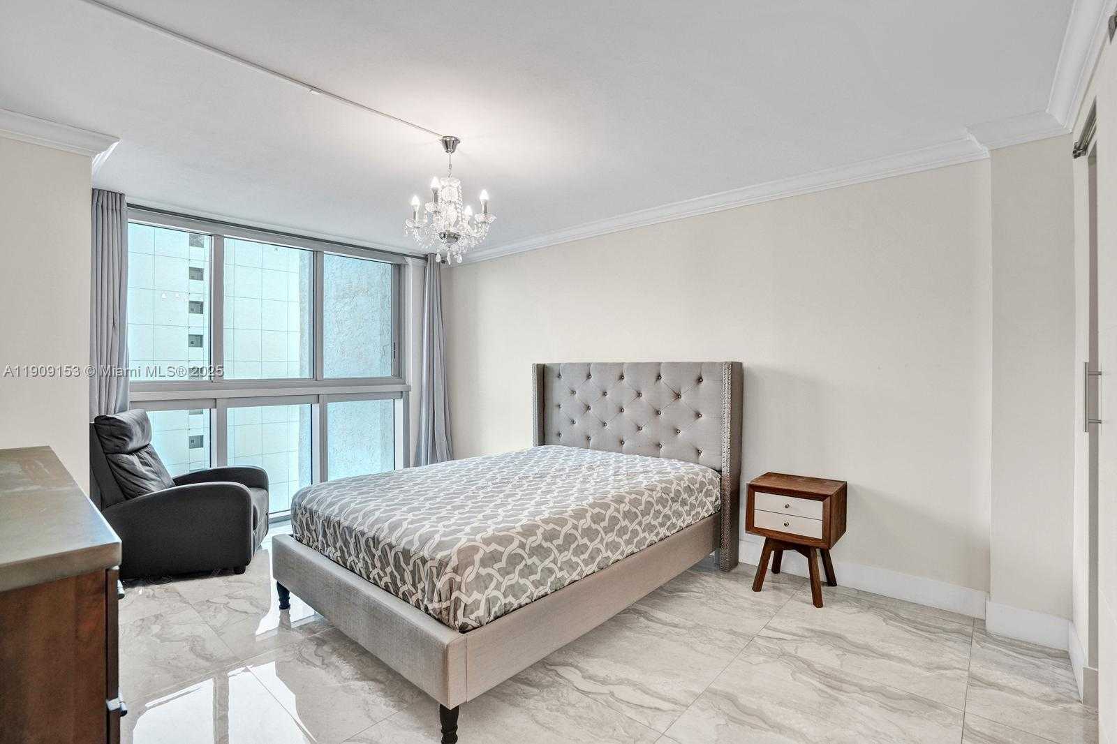 Small Image of 2655 COLLINS AVE #1407, Miami Beach Number 11