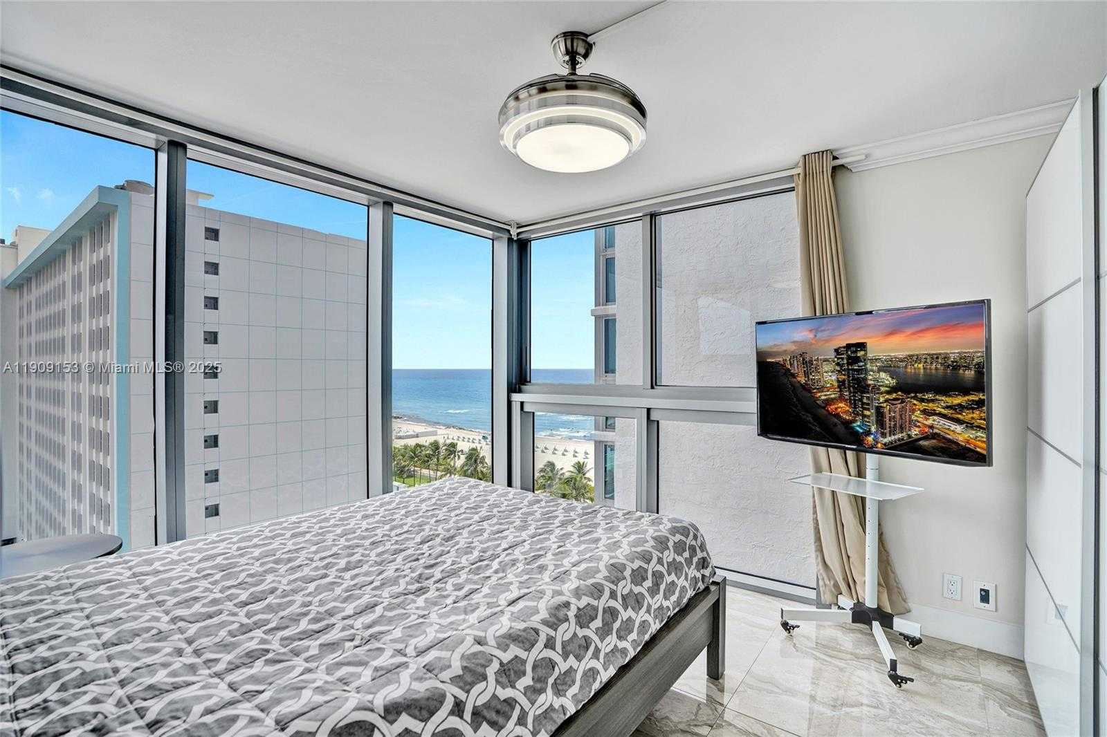 Small Image of 2655 COLLINS AVE #1407, Miami Beach Number 14
