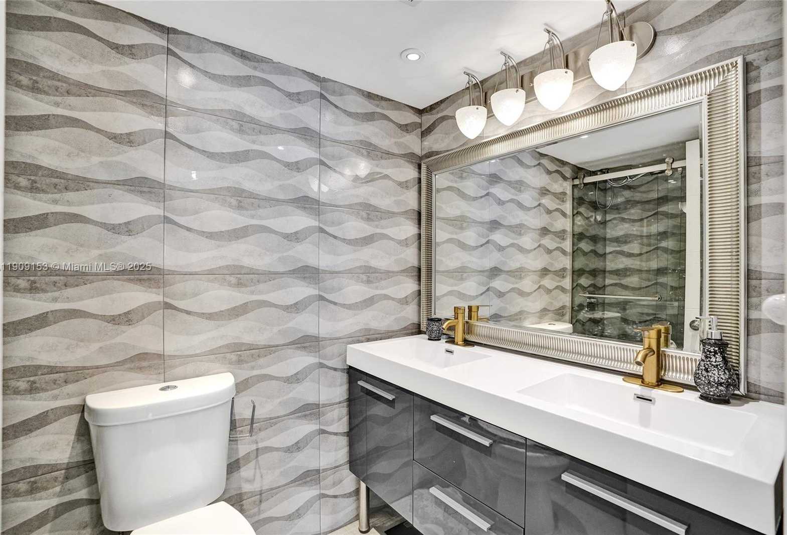 Small Image of 2655 COLLINS AVE #1407, Miami Beach Number 18