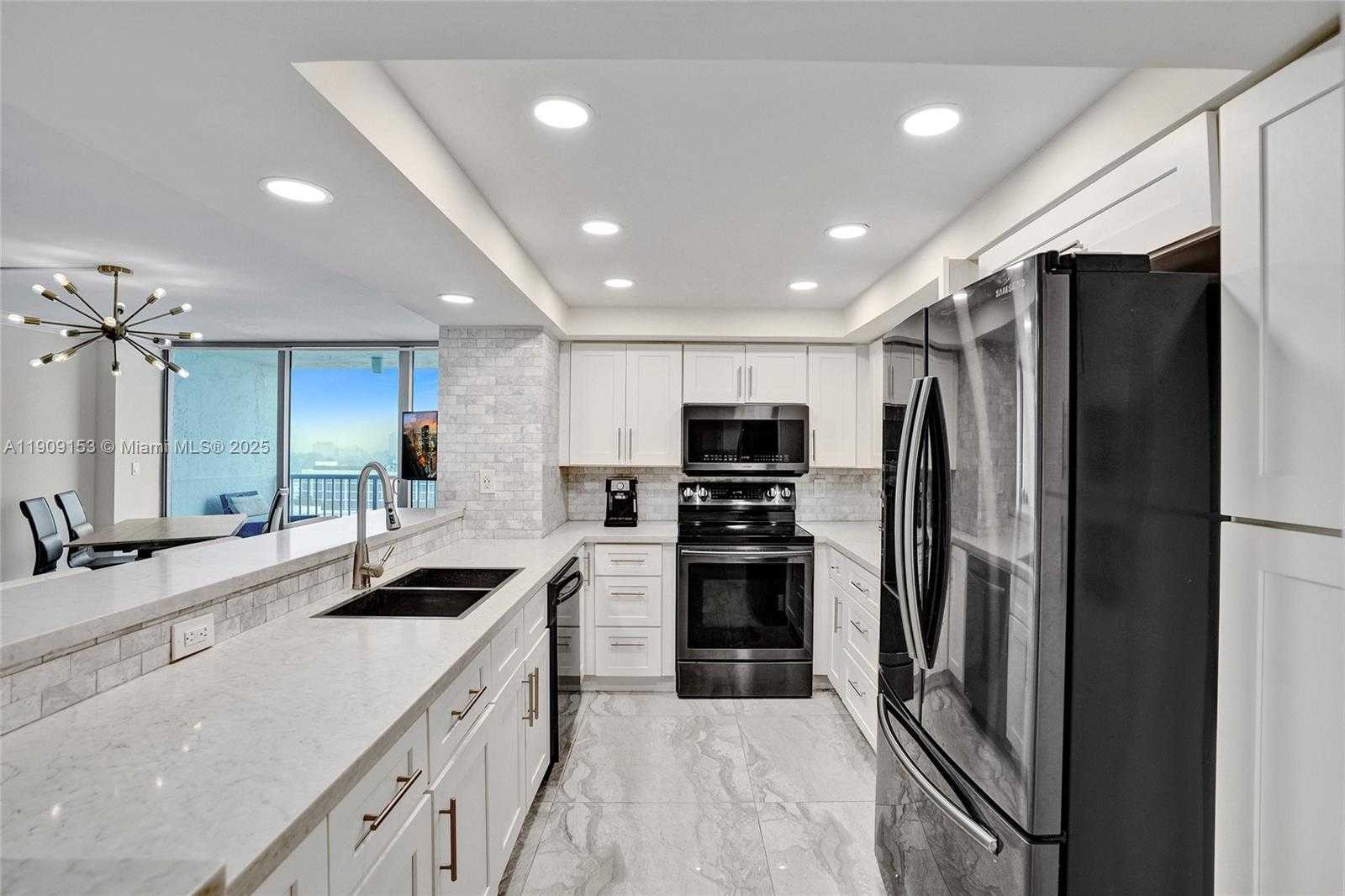 Small Image of 2655 COLLINS AVE #1407, Miami Beach Number 2