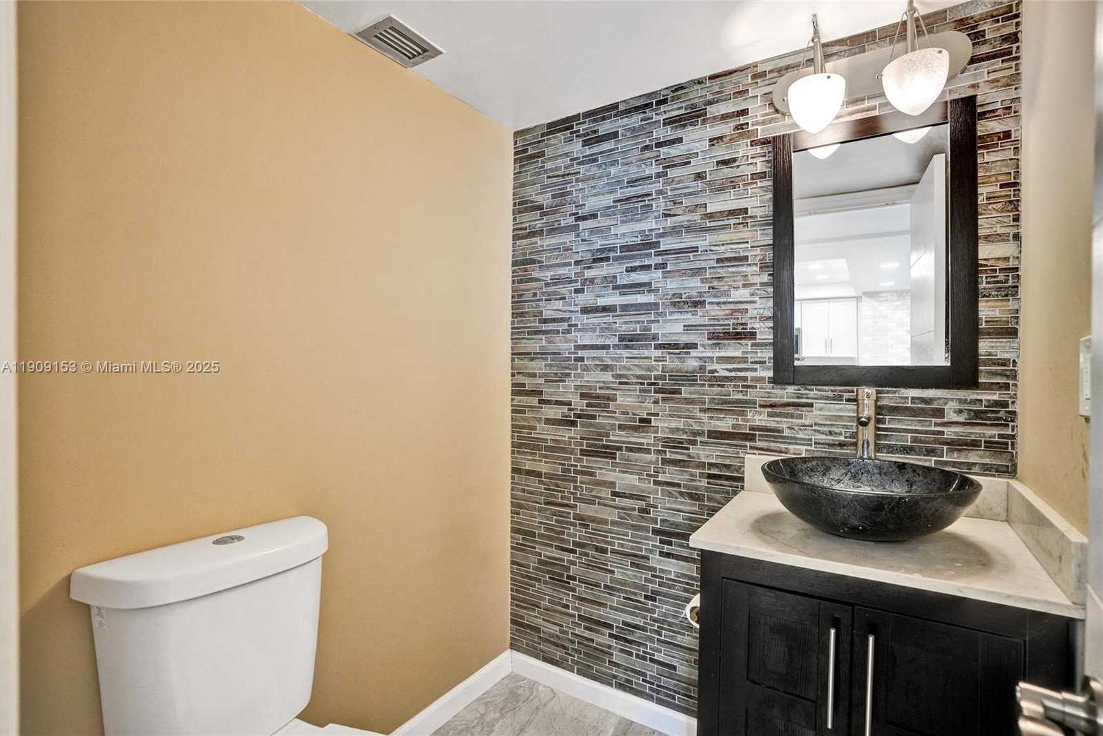 Small Image of 2655 COLLINS AVE #1407, Miami Beach Number 20