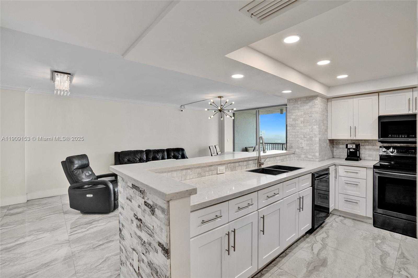Small Image of 2655 COLLINS AVE #1407, Miami Beach Number 22