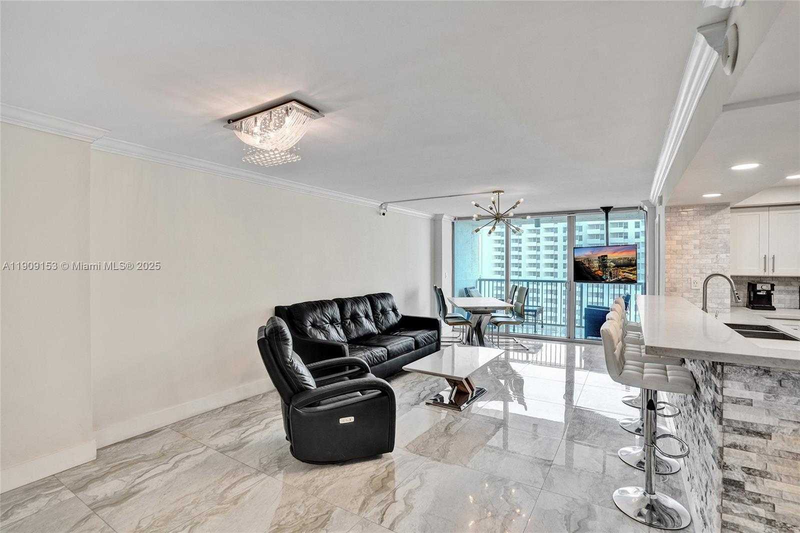 Small Image of 2655 COLLINS AVE #1407, Miami Beach Number 23