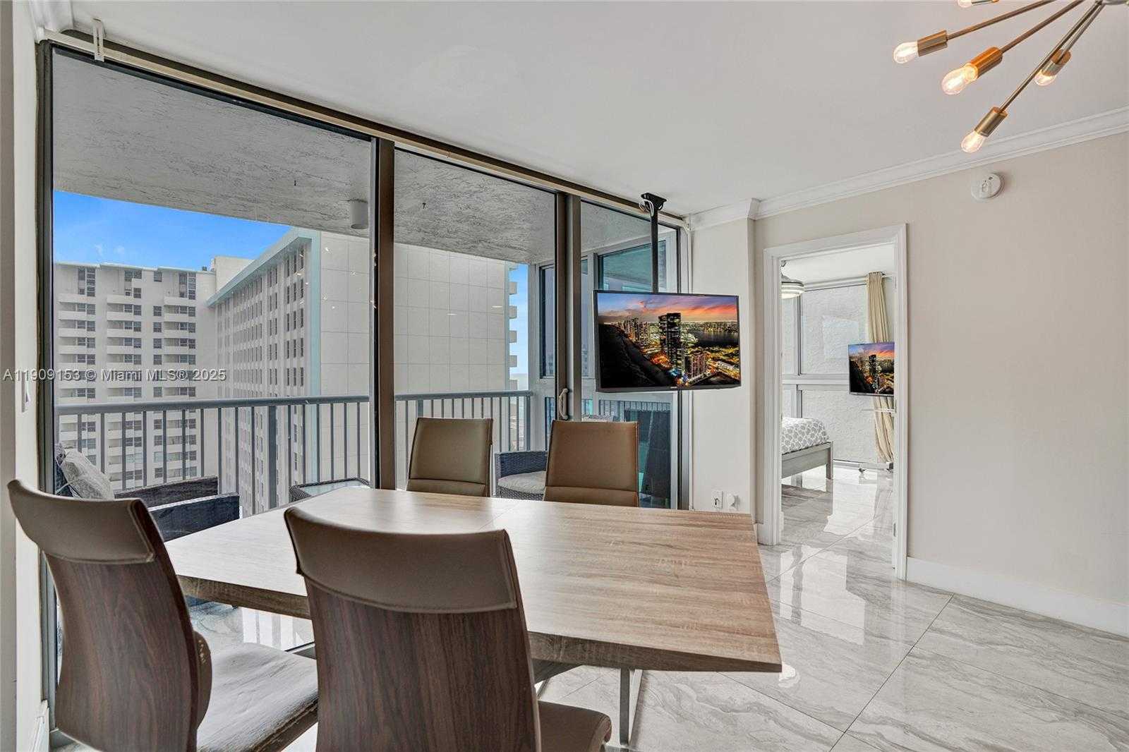 Small Image of 2655 COLLINS AVE #1407, Miami Beach Number 26