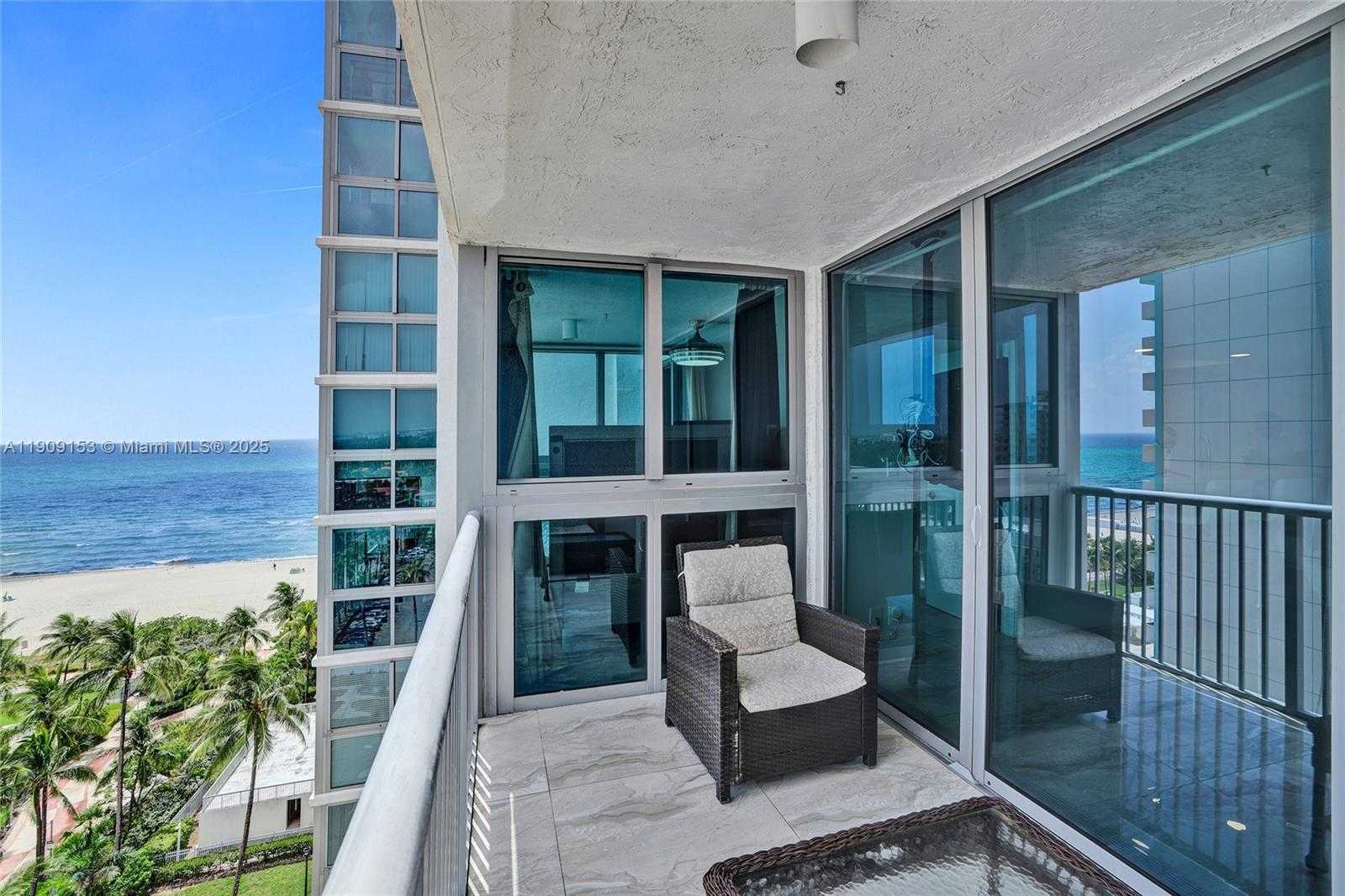 Small Image of 2655 COLLINS AVE #1407, Miami Beach Number 31