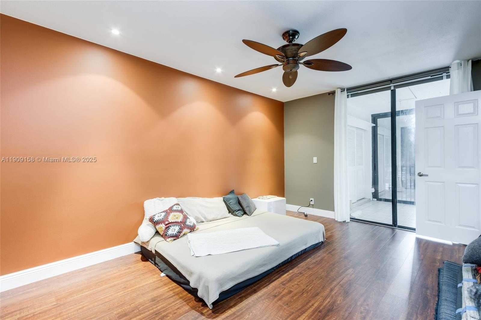 Small Image of 2880 SOUTH CARAMBOLA CIR S #2071, Coconut Creek Number 12