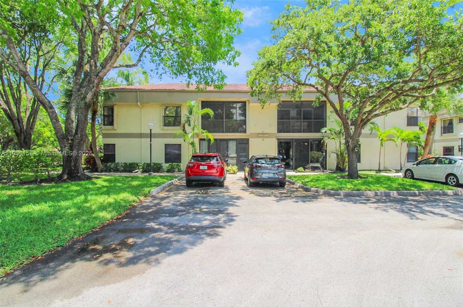 Small Image of 2880 SOUTH CARAMBOLA CIR S #2071, Coconut Creek Number 25