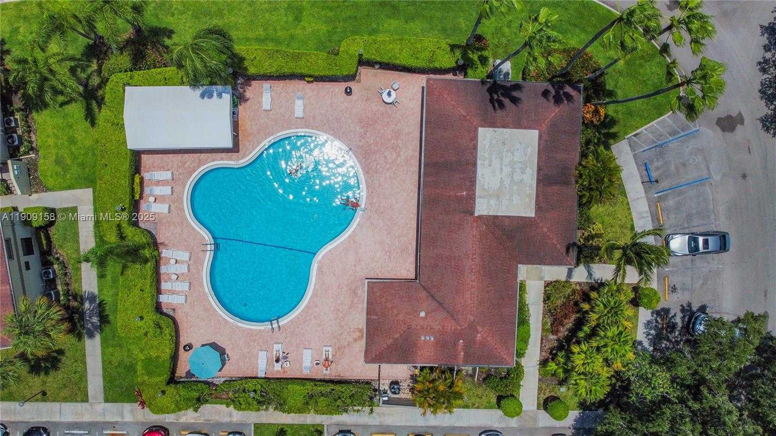 Small Image of 2880 SOUTH CARAMBOLA CIR S #2071, Coconut Creek Number 26