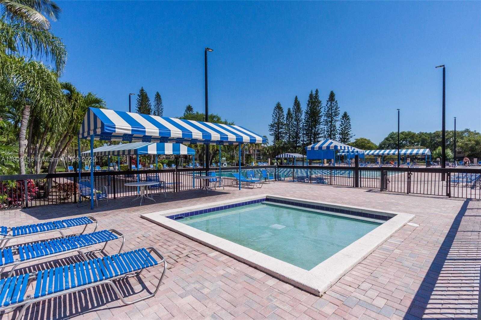 Small Image of 2880 SOUTH CARAMBOLA CIR S #2071, Coconut Creek Number 31