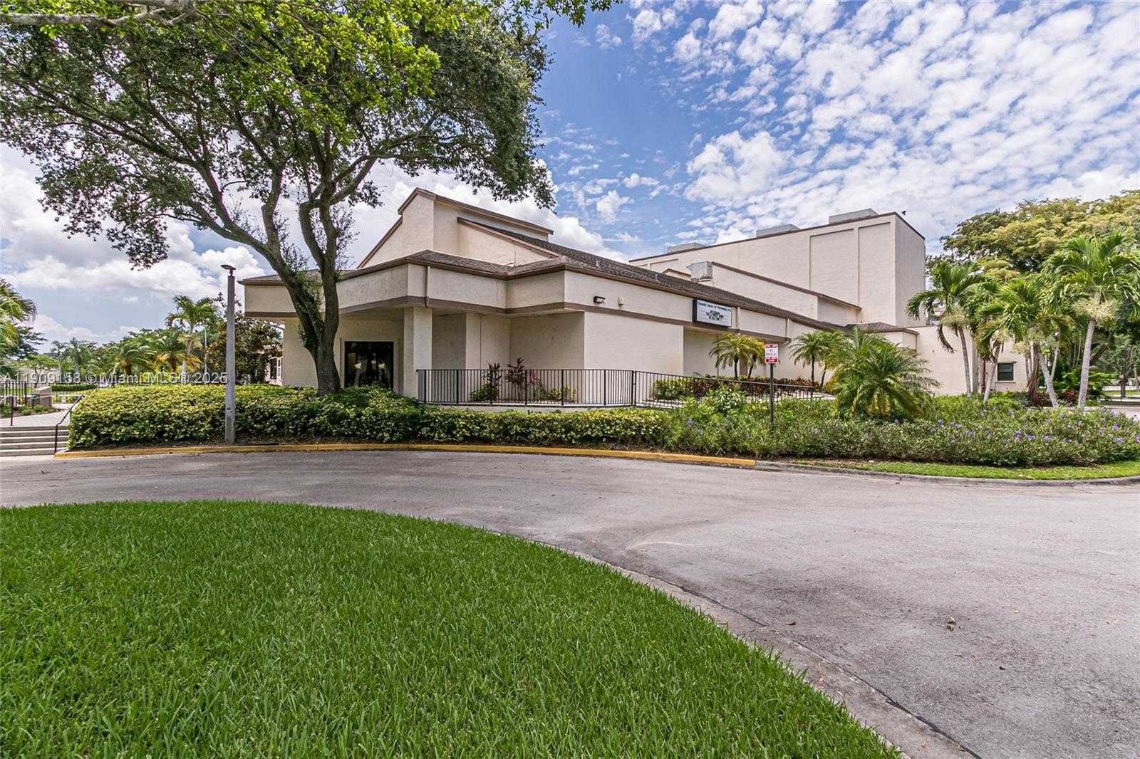 Small Image of 2880 SOUTH CARAMBOLA CIR S #2071, Coconut Creek Number 39