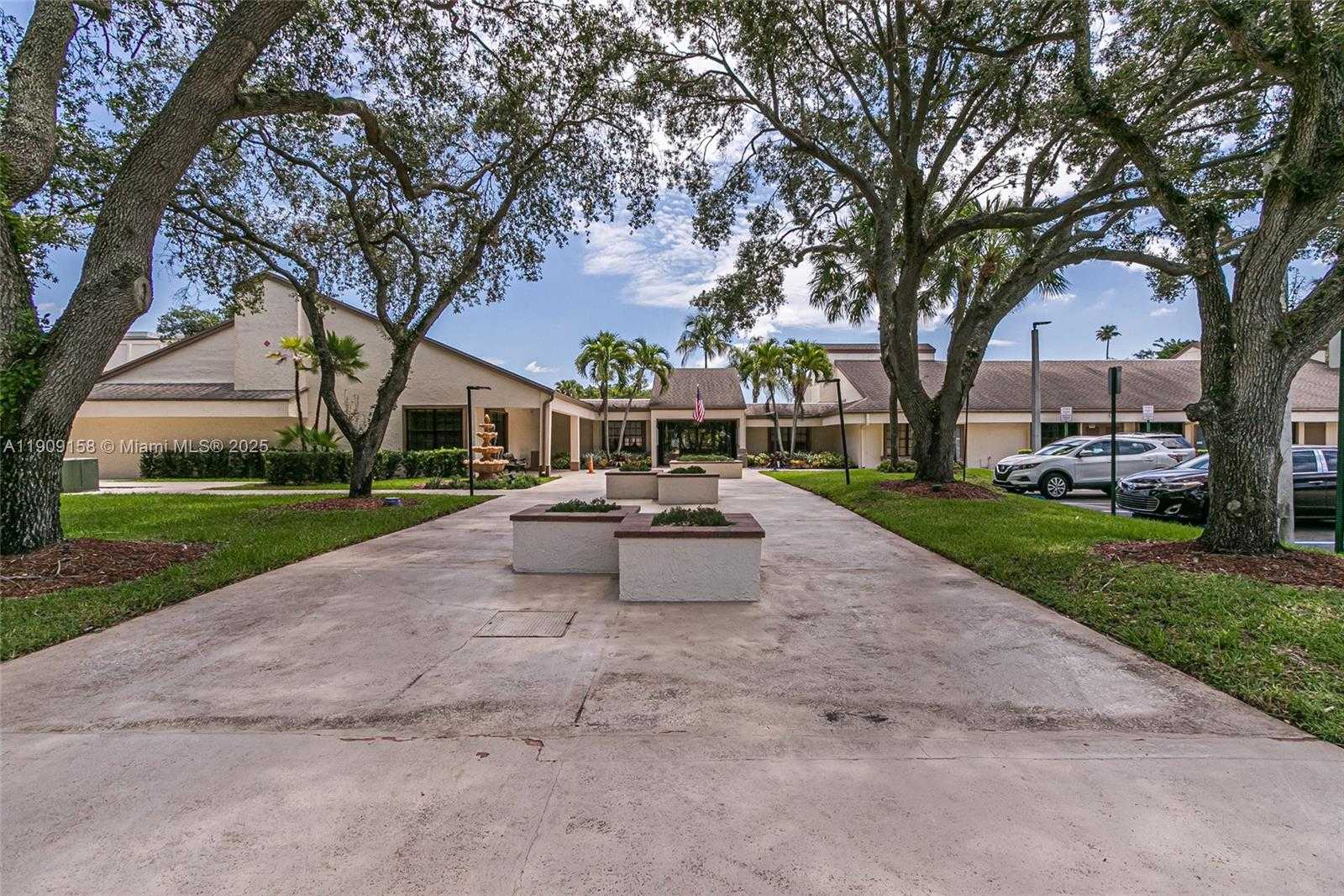 Small Image of 2880 SOUTH CARAMBOLA CIR S #2071, Coconut Creek Number 40