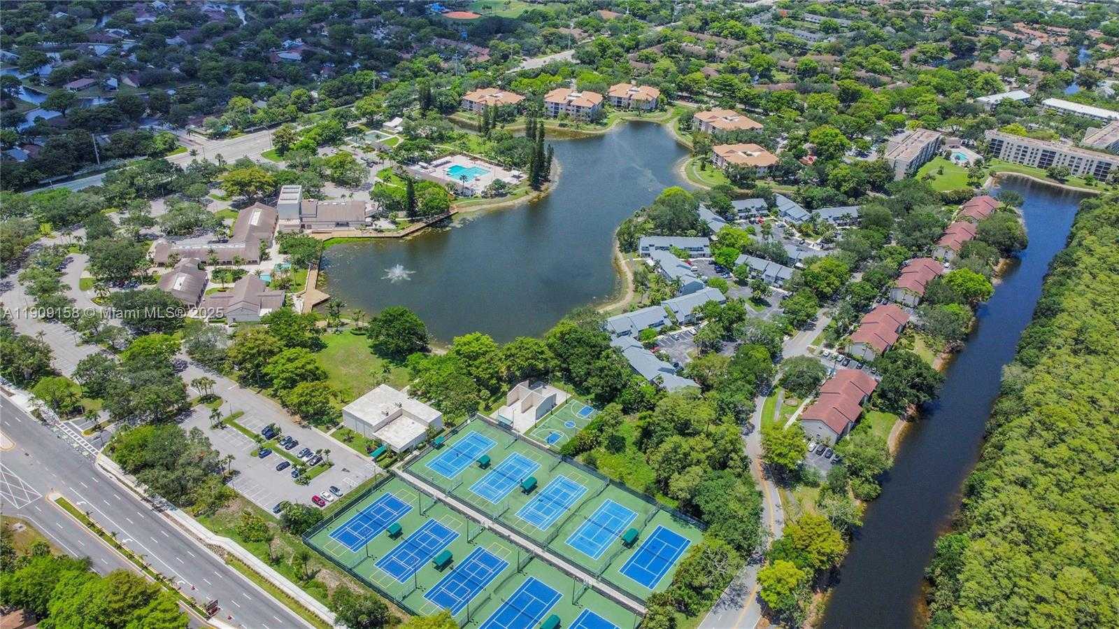 Small Image of 2880 SOUTH CARAMBOLA CIR S #2071, Coconut Creek Number 43